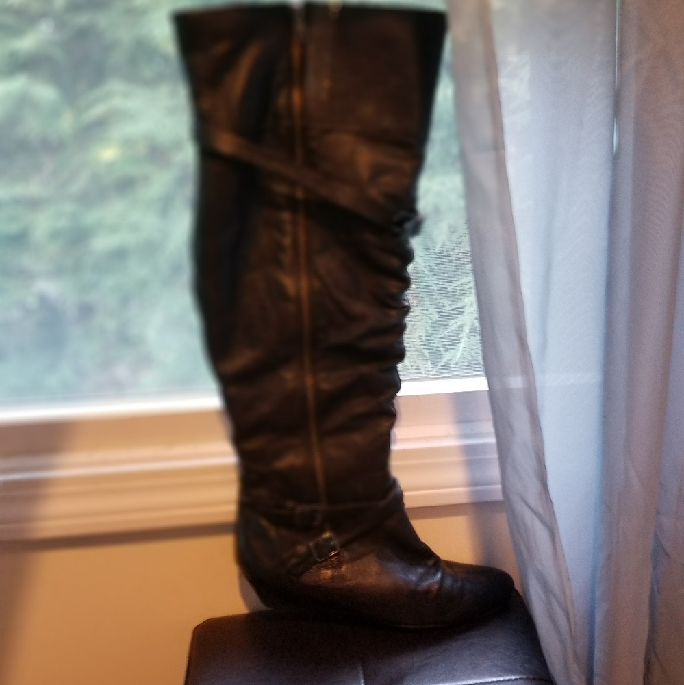 Size 11 black boots Bakers
